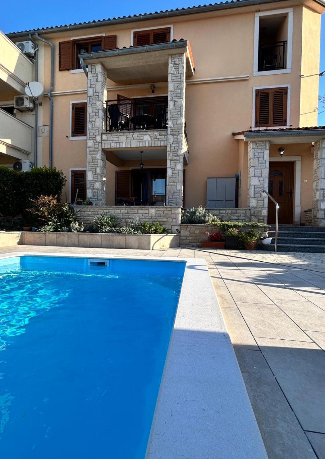 Villa Krasa Sea View Apartmants With Pool Ližnjan Exteriör bild
