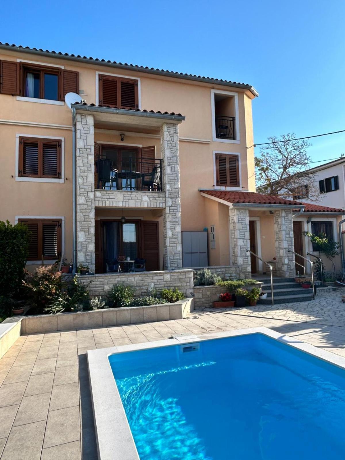 Villa Krasa Sea View Apartmants With Pool Ližnjan Exteriör bild