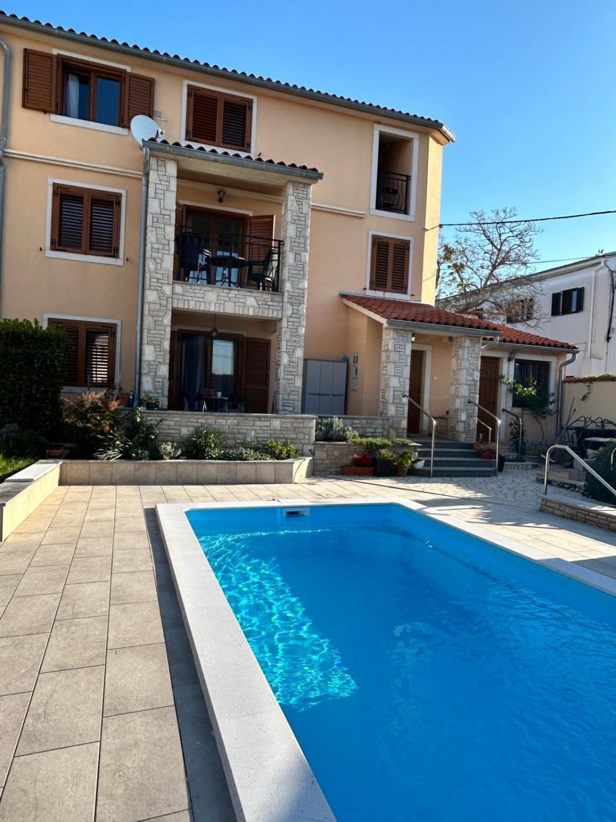 Villa Krasa Sea View Apartmants With Pool Ližnjan Exteriör bild
