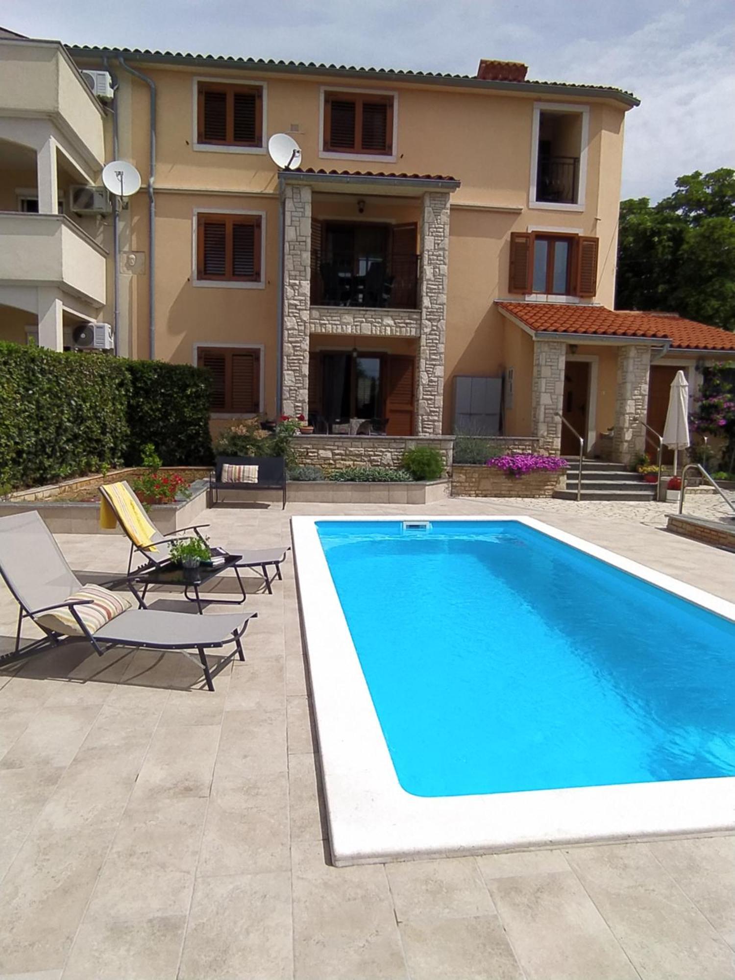Villa Krasa Sea View Apartmants With Pool Ližnjan Exteriör bild